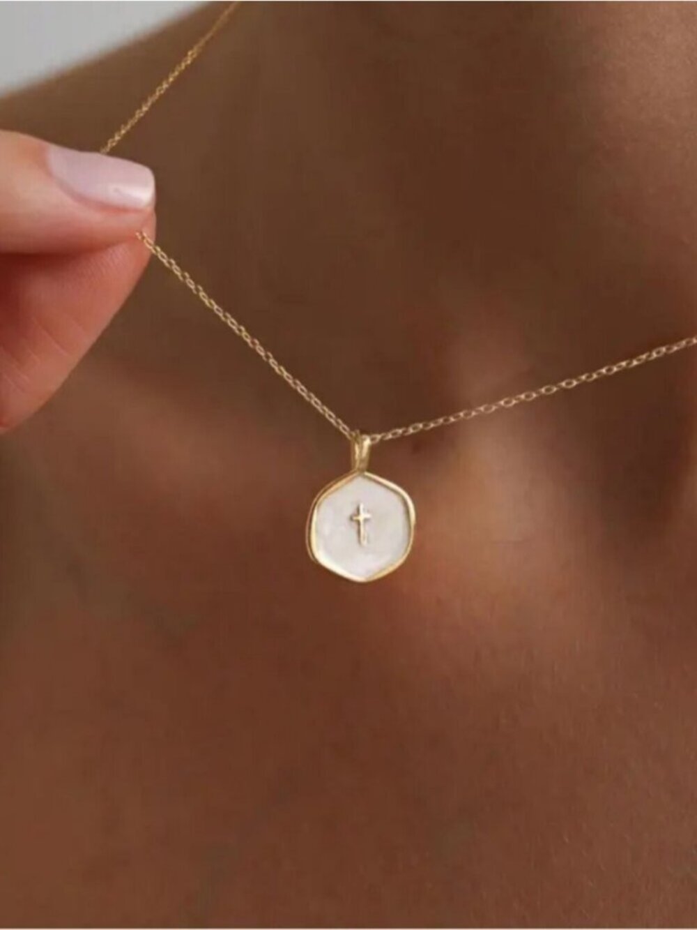 New! Gold Cross Pendant Necklace (1025) NWOT